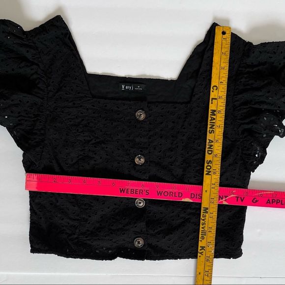 Very J Cropped Eyelet Top Black Medium Size Medium - Picture 6 of 10